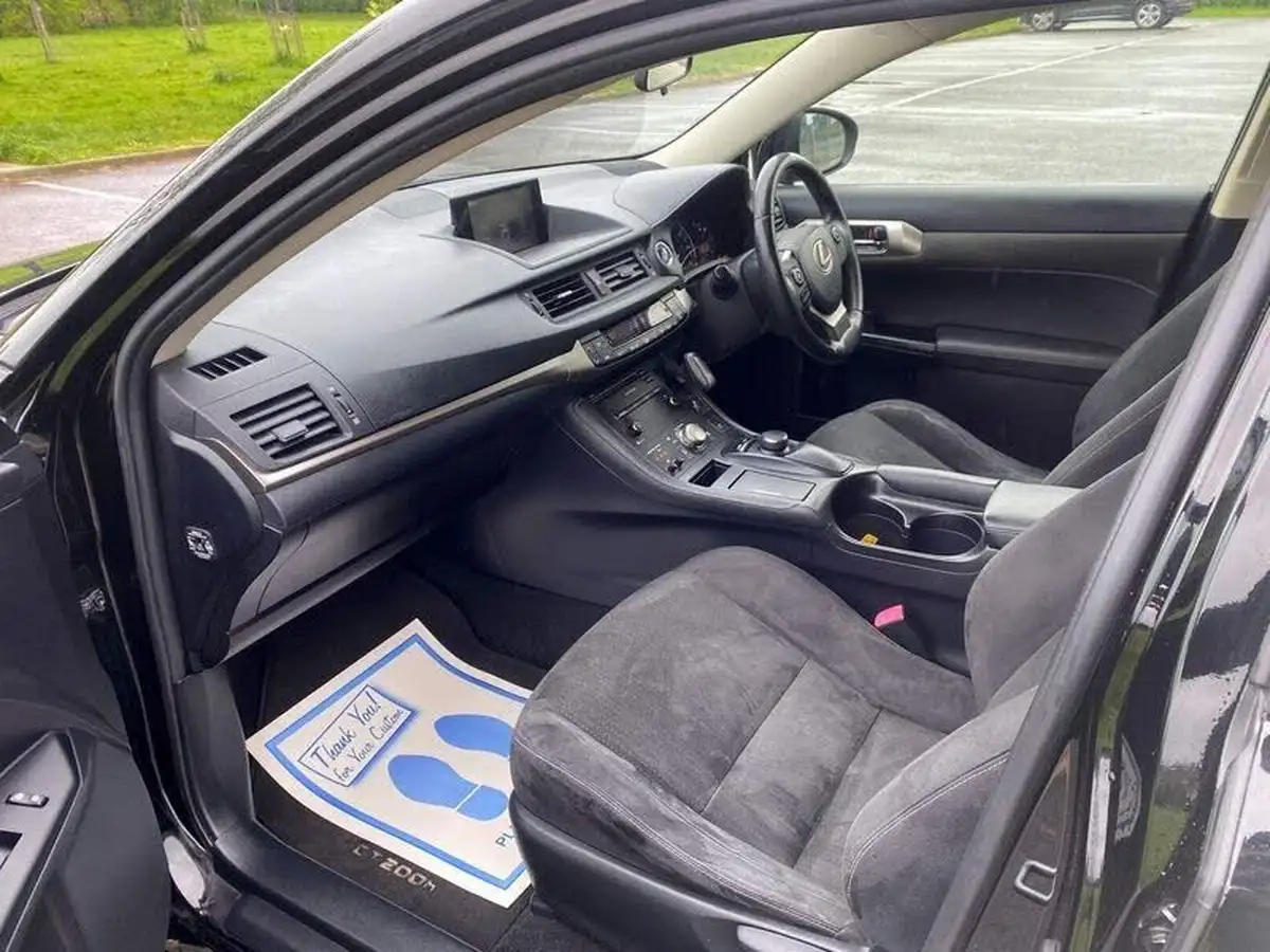 2014-lexus-ct-200h-18-advance-big-11