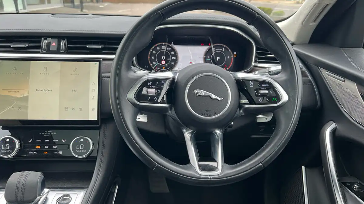 2021-jaguar-f-pace-20-d200-hse-mhev-big-14