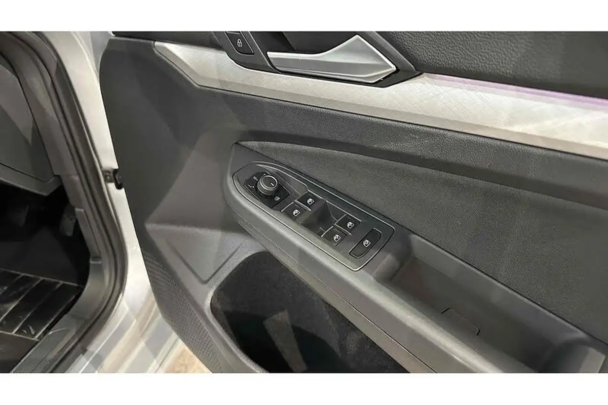 2022-volkswagen-golf-20tdi-life-hatchback-big-27
