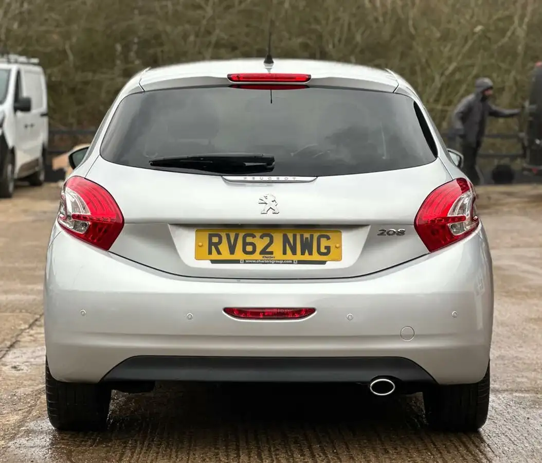 2012-peugeot-208-16-feline-vti-120bhp-5d-big-7