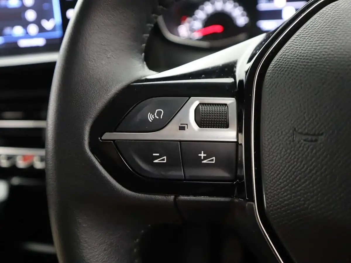 2022-peugeot-2008-suv-12-puretech-active-premium-big-29