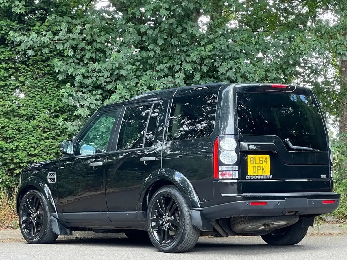 2015-land-rover-discovery-4-30td-se-tech-big-4