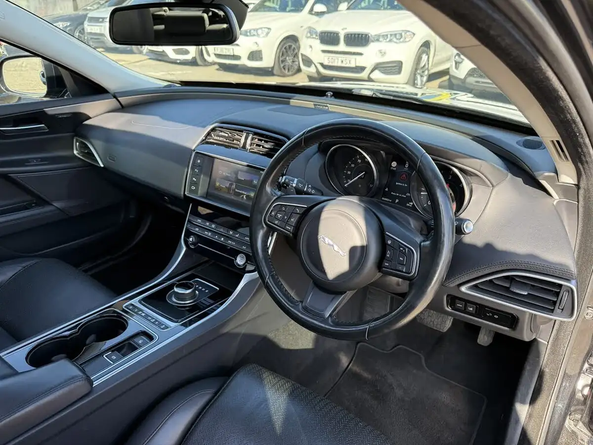 2017-jaguar-xe-20d-portfolio-180ps-awd-1999cc-auto-big-23