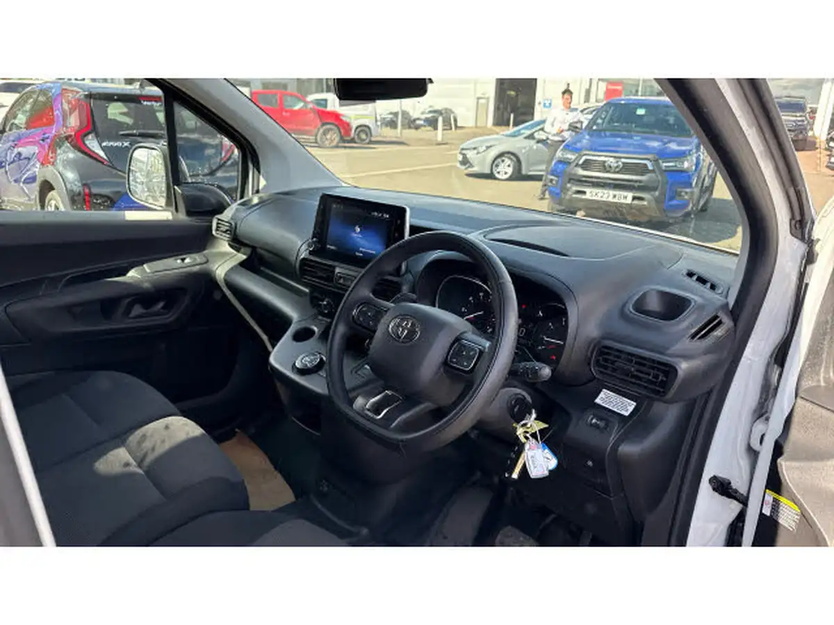 2023-toyota-proace-city-15d-design-100hpeu6d-big-10