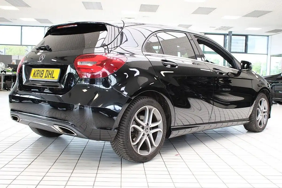 2018-mercedes-benz-a-class-16-a180-sport-edition-ss-7g-dct-big-9