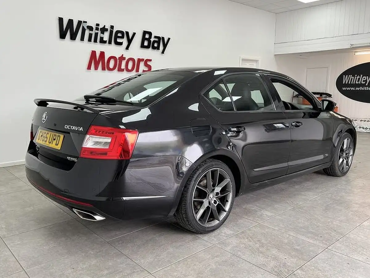 2015-skoda-octavia-20tdi-vrs-hatchback-big-2