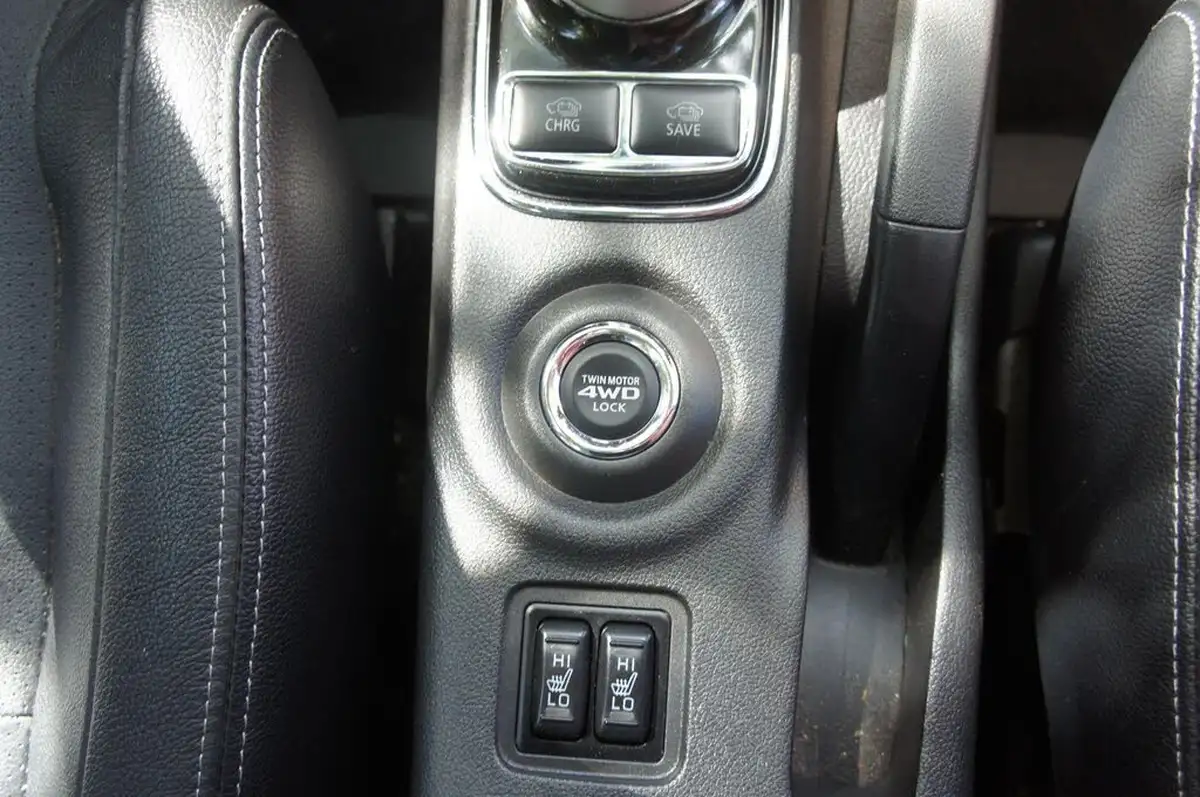 2014-mitsubishi-outlander-20-gx4h-big-12