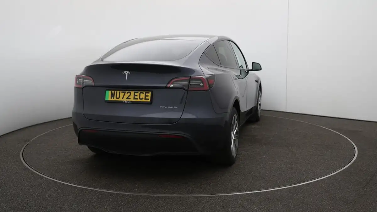 2022-tesla-model-y-e-long-range-big-38