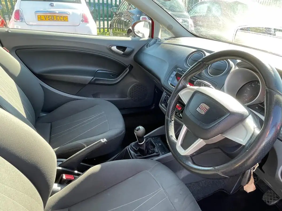 2011-seat-ibiza-14-se-copa-16v-sportcoupe-hatchback-3d-big-11