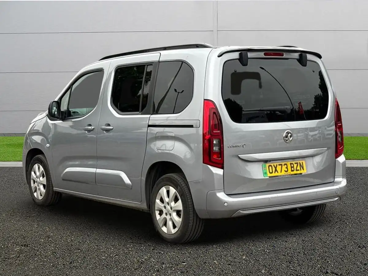 2024-vauxhall-combo-life-e-ultimate-big-4