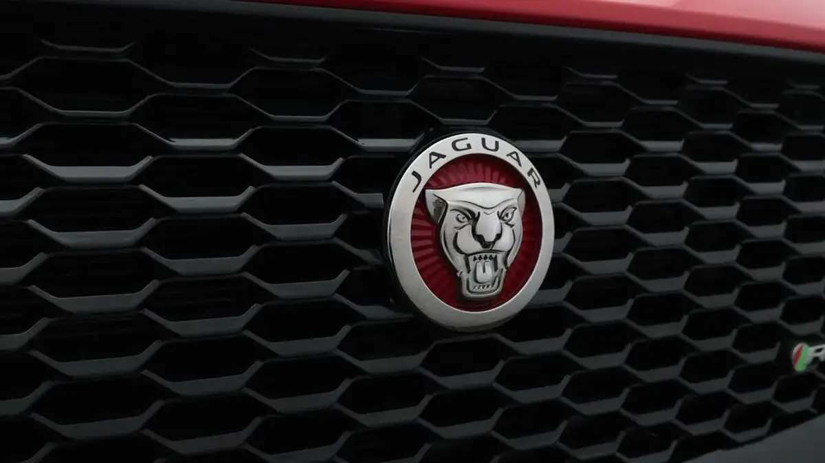 2020-jaguar-e-pace-20-i4d-r-dynamic-s-150ps-big-24