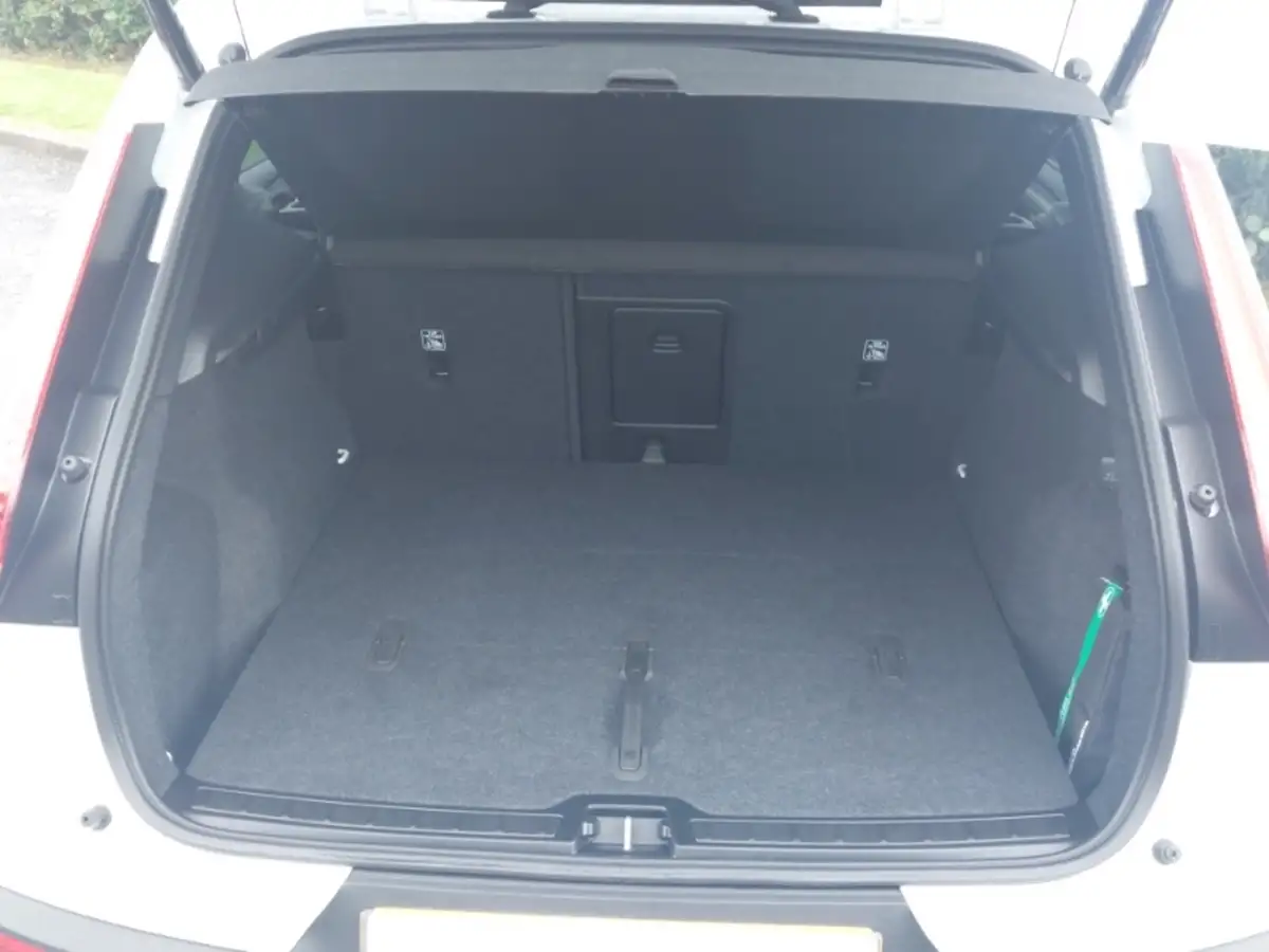 2024-volvo-xc40-20-b3-plus-big-7