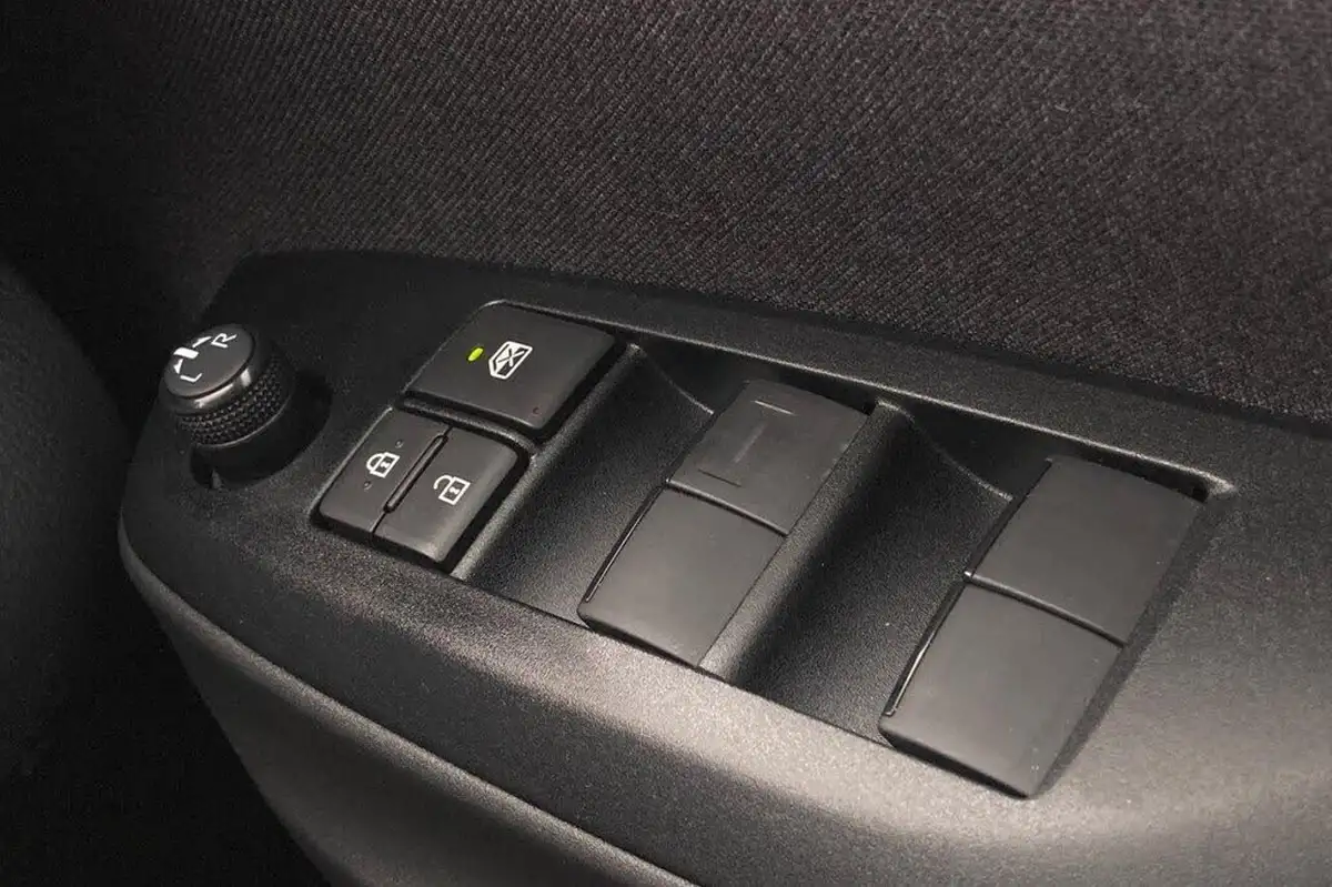 2024-toyota-yaris-15-vvt-i-design-big-32