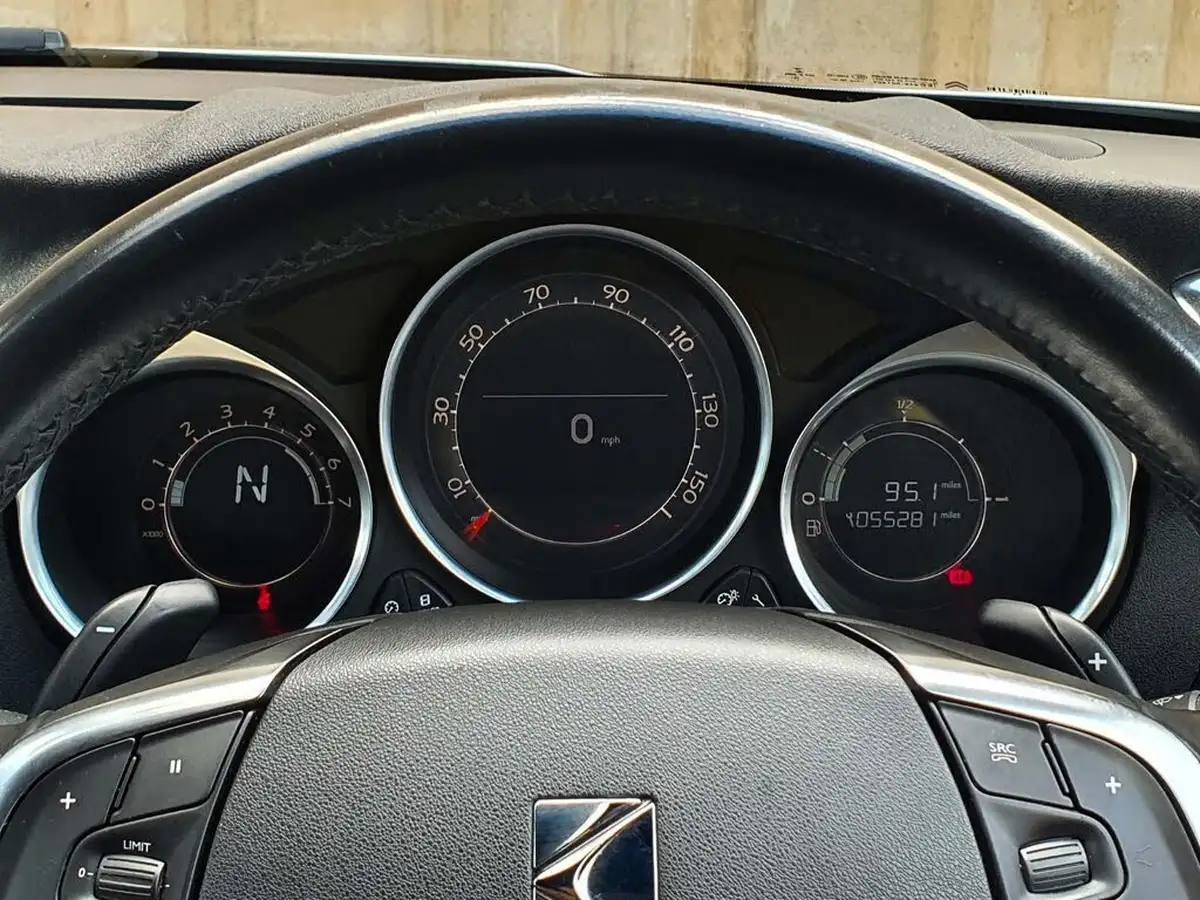 2015-citroen-ds4-16e-hdi-dstyle-nav-etg6-big-31