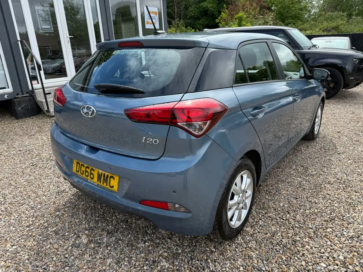 2016-hyundai-i20-12-se-hatchback-5d-big-2