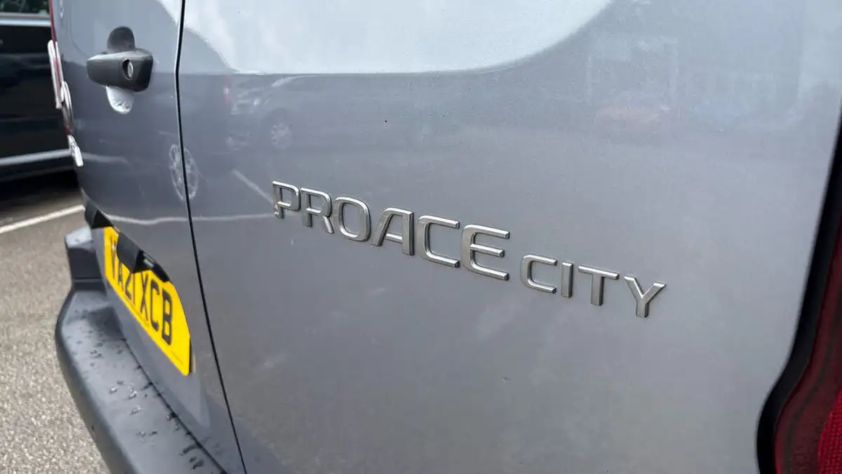 2021-toyota-proace-city-15d-icon-100hpeu6dt-e-l1-big-25