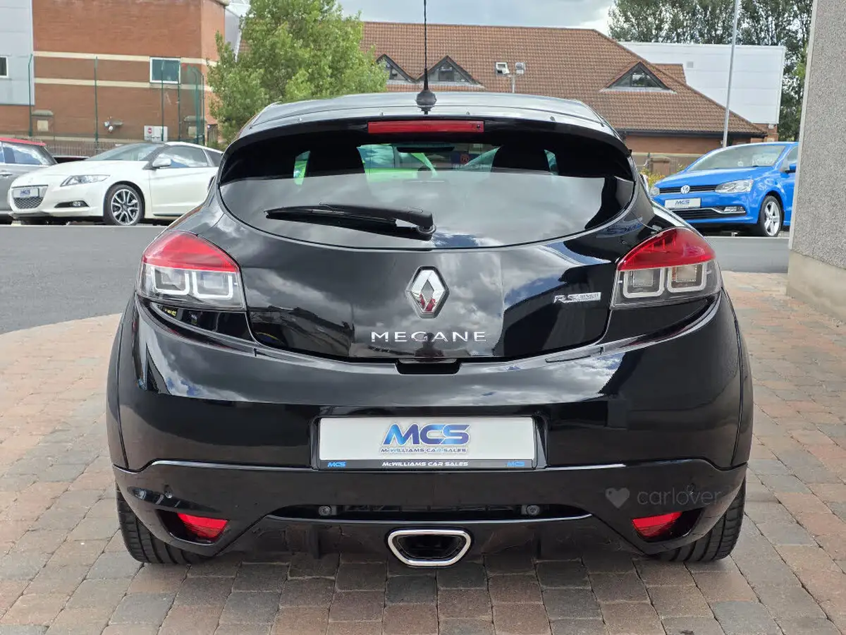 2013-renault-megane-20-renaultsport-265-big-3