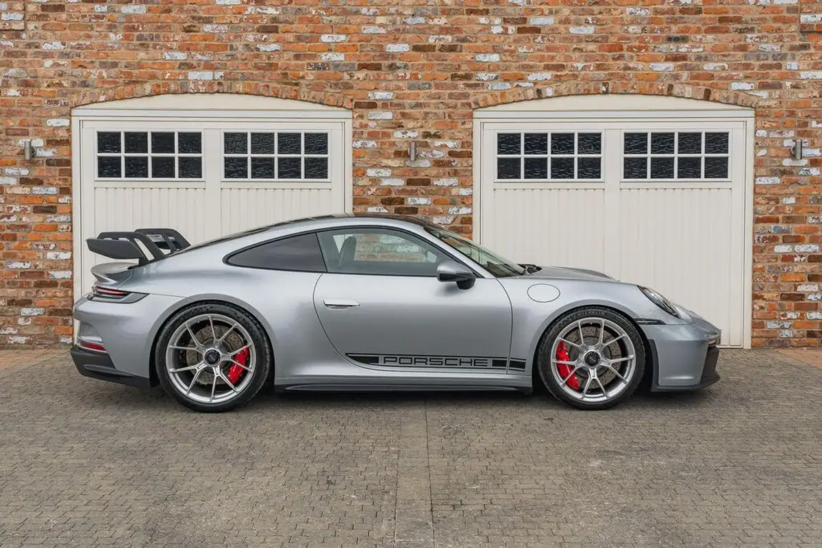 2021-porsche-911-40-gt3-rwd-big-24
