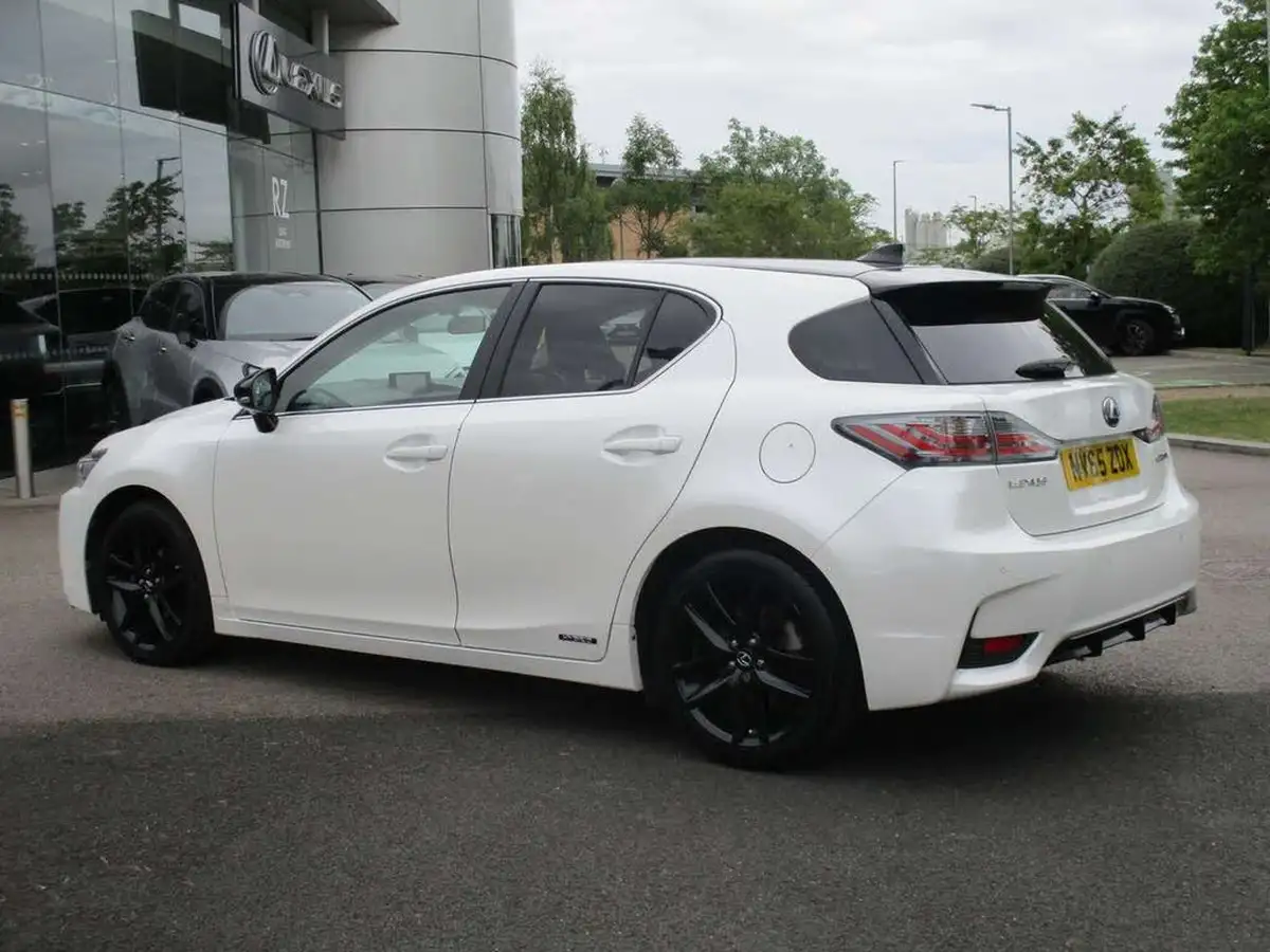 2015-lexus-ct-200h-18-sport-big-9