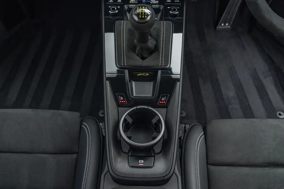 2021-porsche-911-40-gt3-rwd-big-48