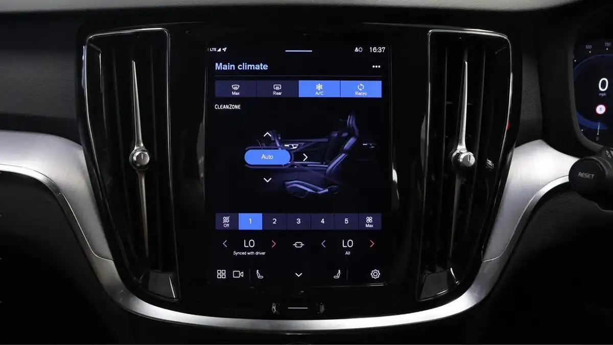 2023-volvo-v60-20-b3-core-big-12