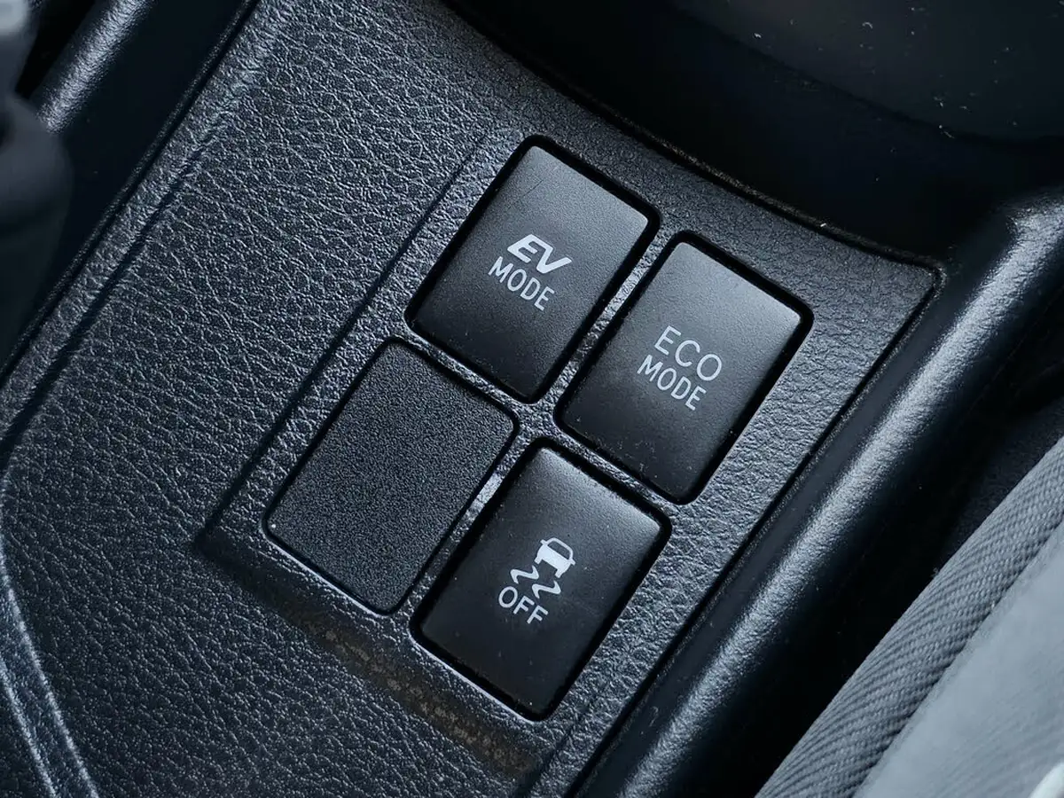 2019-toyota-yaris-15-vvt-i-icon-tech-98bhp-hybrid-1497cc-e-cvt-big-25