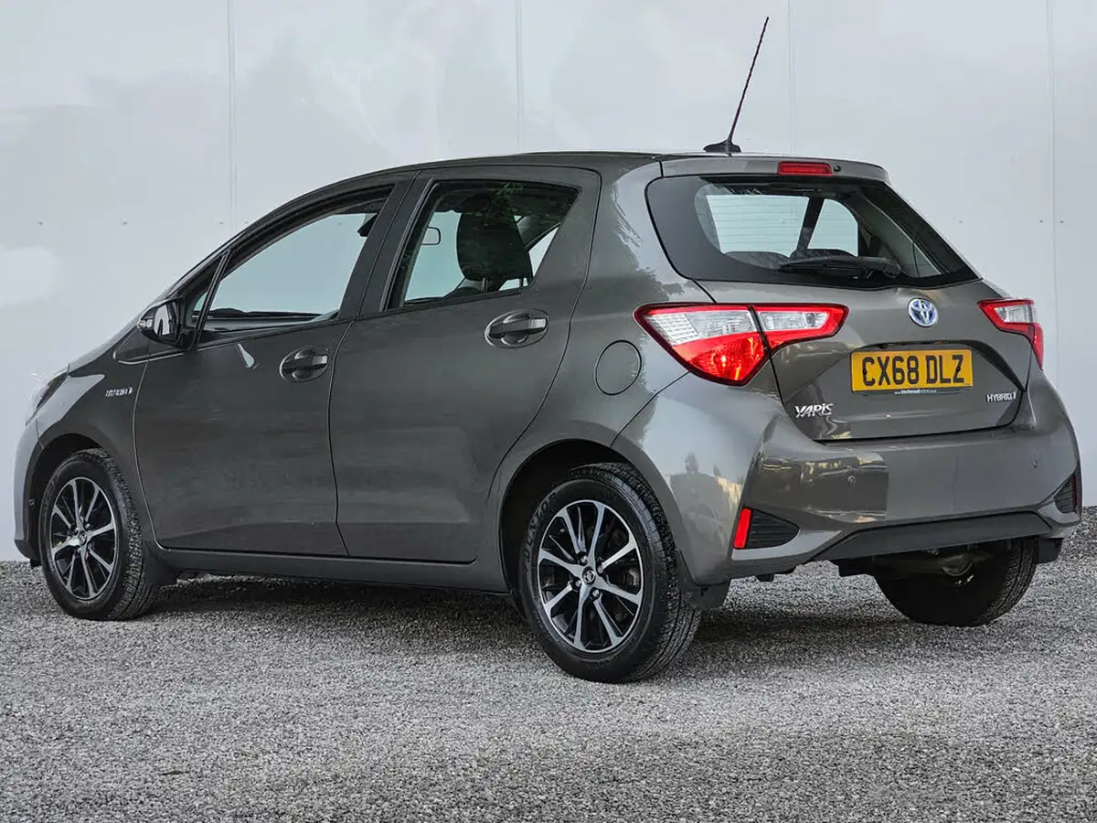 2019-toyota-yaris-15-vvt-i-icon-tech-98bhp-hybrid-1497cc-e-cvt-big-1