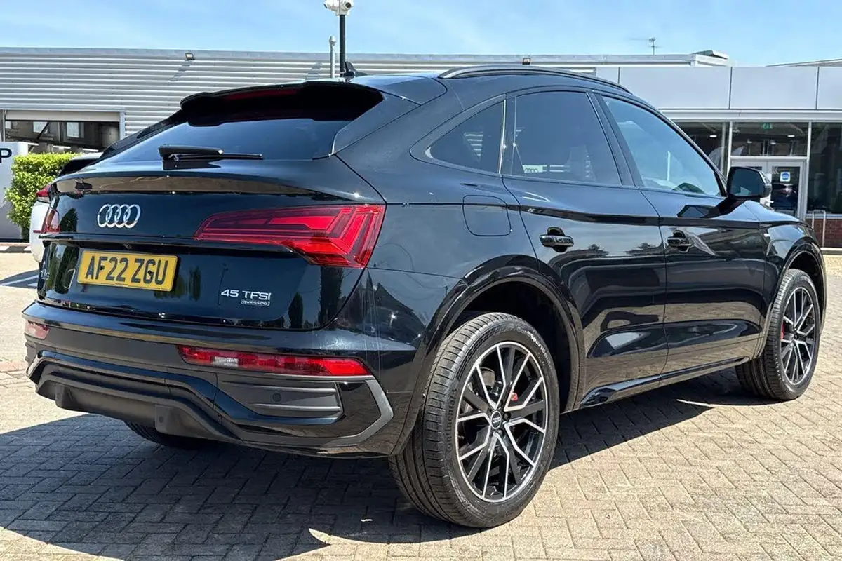 2022-audi-q5-20-45-tfsi-edition-1-sportback-big-3