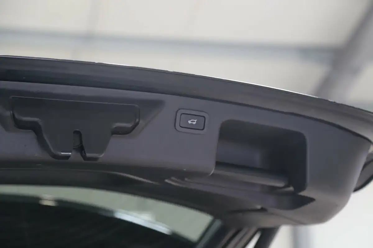 2019-land-rover-discovery-sport-20td4-landmark-big-64