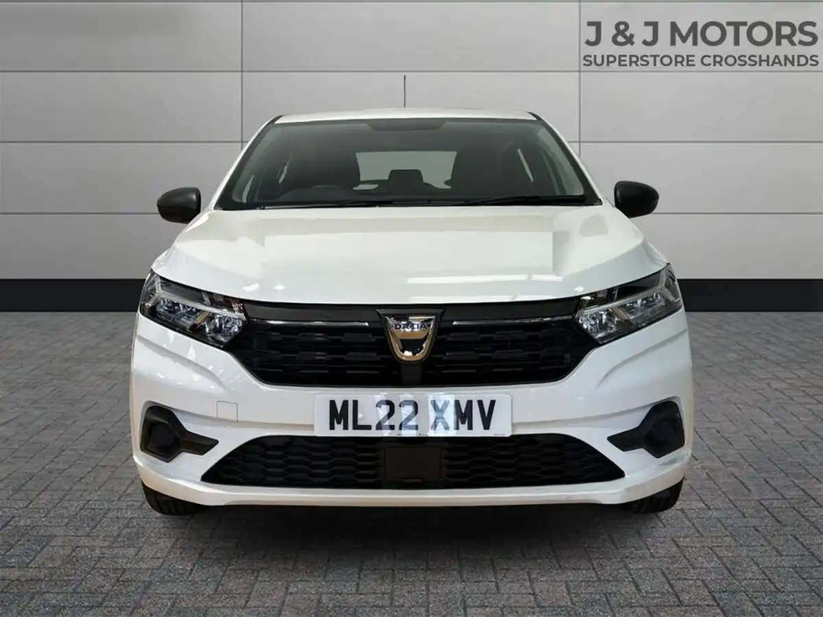 2022-dacia-sandero-10-sce-essential-big-3