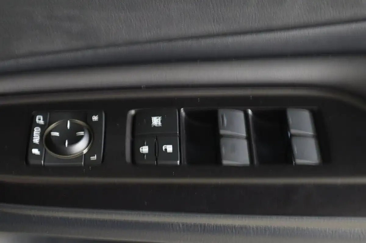 2019-lexus-es-300h-25-f-sport-big-31