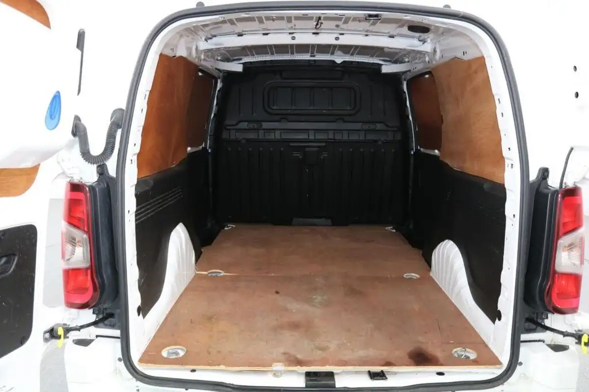 2020-vauxhall-combo-15cdti-sportive-2300-100pseu6d-t-l2h1-panel-big-18