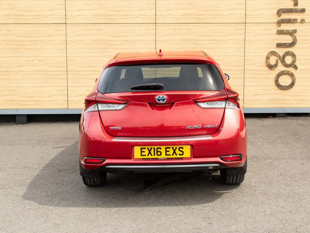 2016-toyota-auris-18-vvt-i-hsd-excel-tss-hatchback-big-5