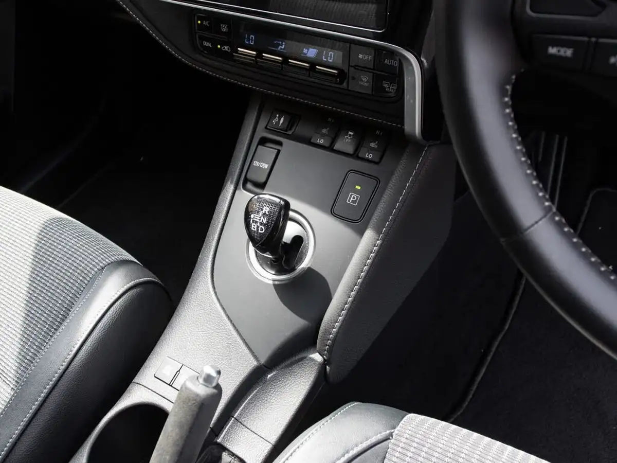 2016-toyota-auris-18-vvt-i-hsd-excel-tss-hatchback-big-29
