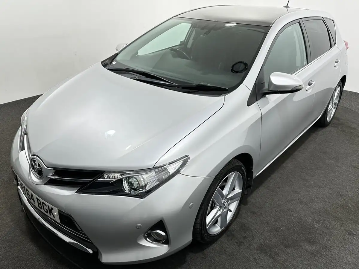 2014-toyota-auris-16-excel-hatchback-big-51