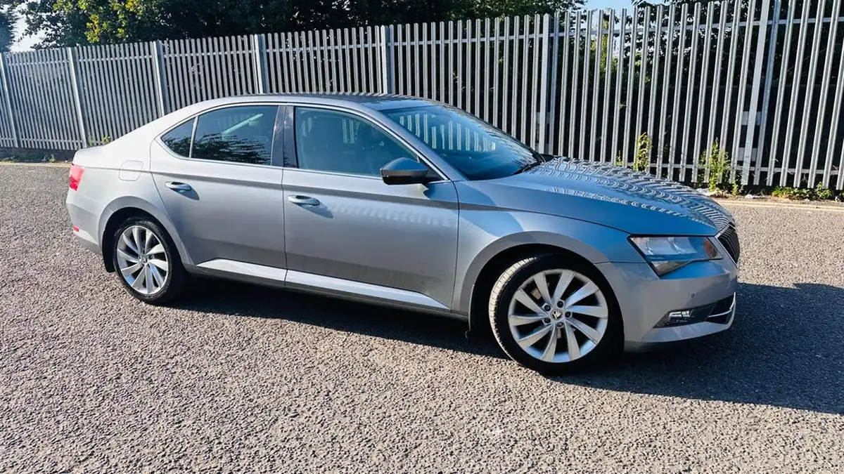 2016-skoda-superb-20tdi-se-business-hatchback-dsg-big-7