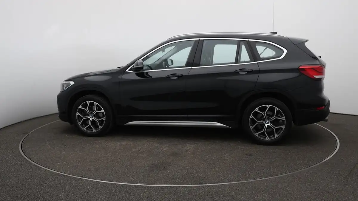 2021-bmw-x1-20-sdrive20i-xline-big-57