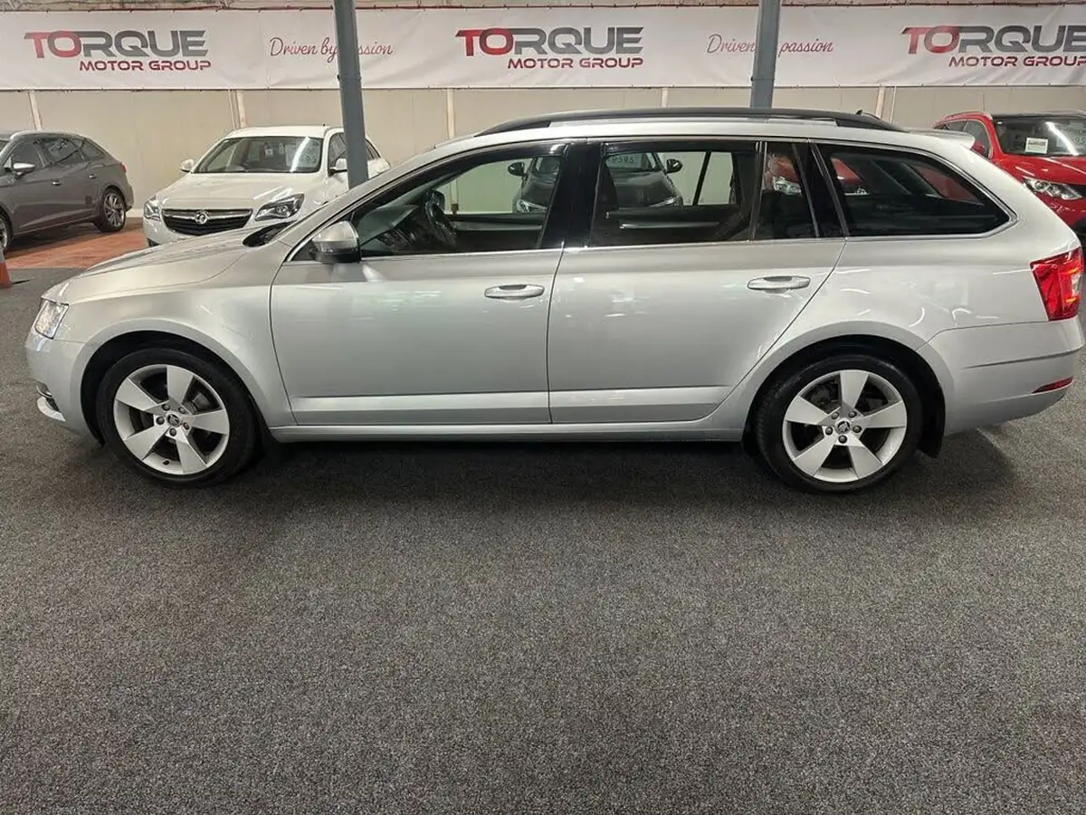 2020-skoda-octavia-16tdi-se-technology-estate-big-11