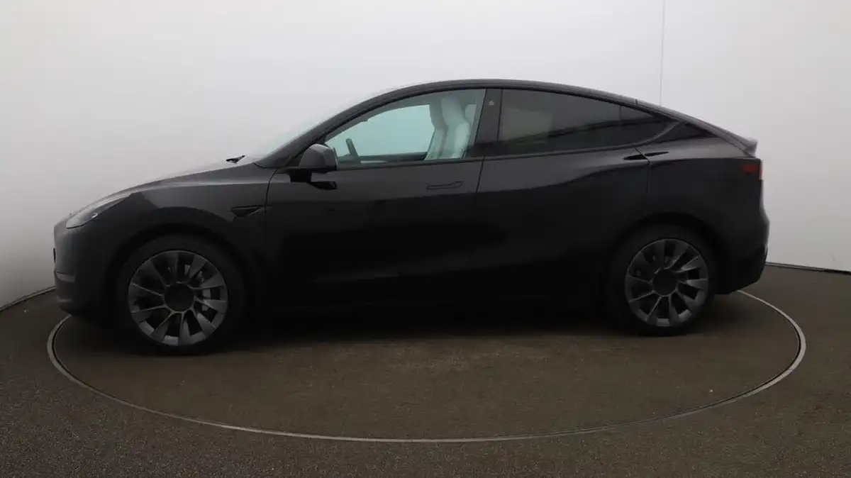 2022-tesla-model-y-e-long-range-big-65