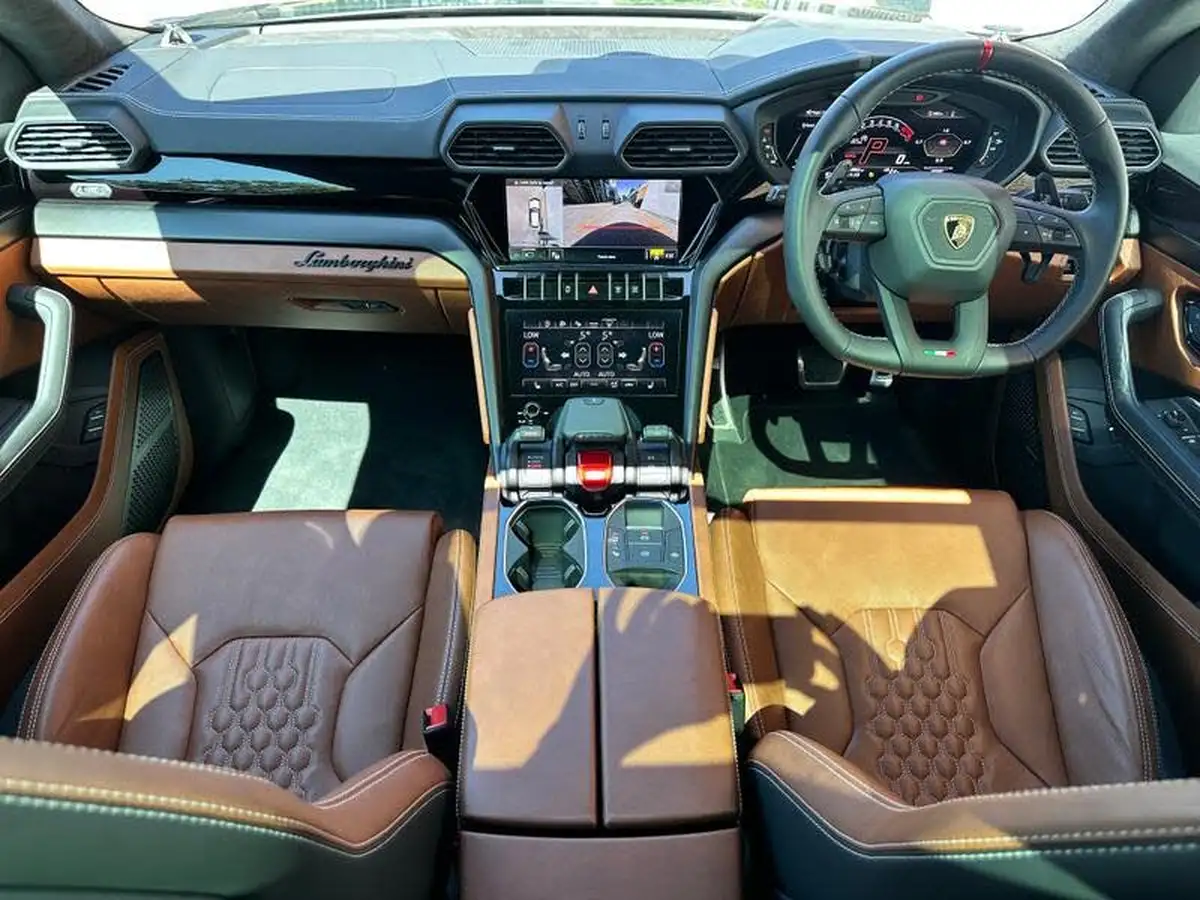 2023-lamborghini-urus-40-no-trim-big-11