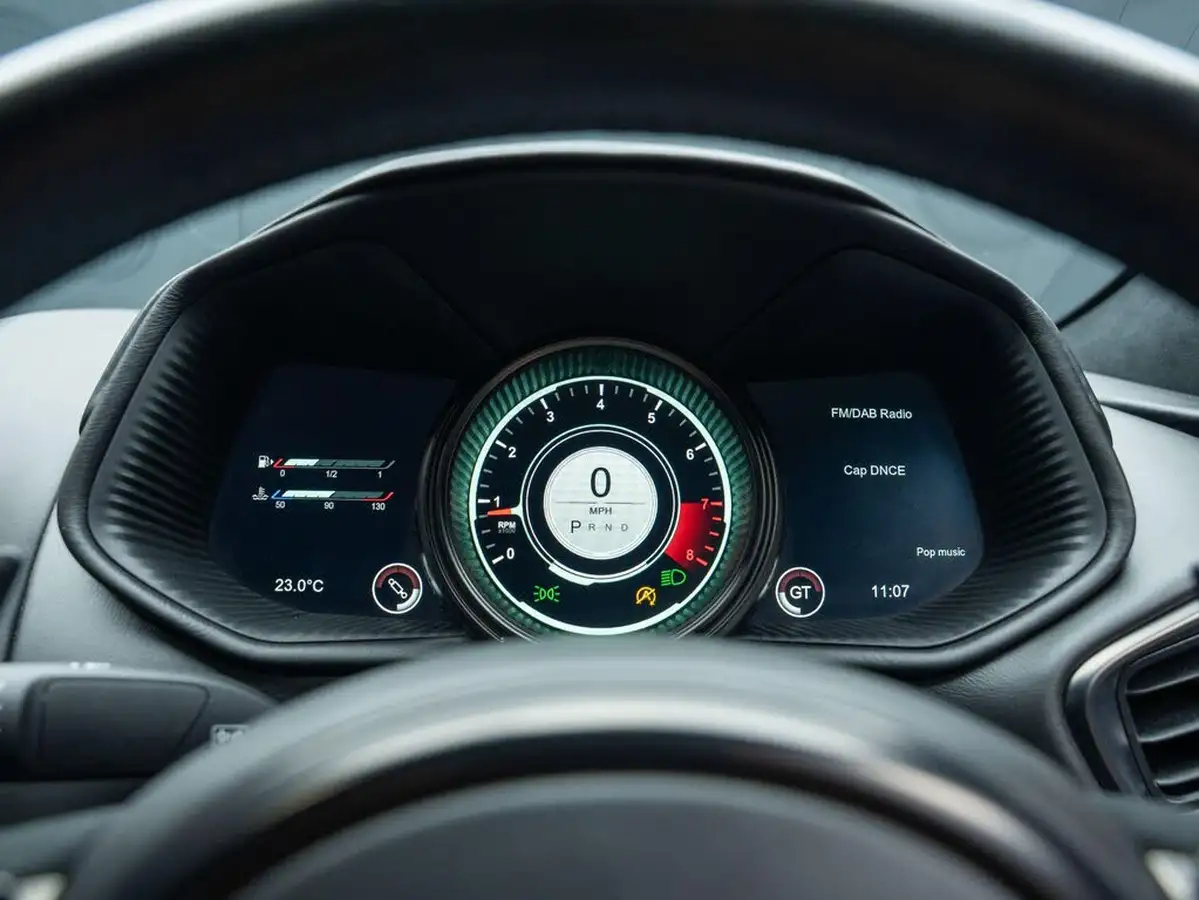 2022-aston-martin-db11-40-v8-503bhp-ss-big-17
