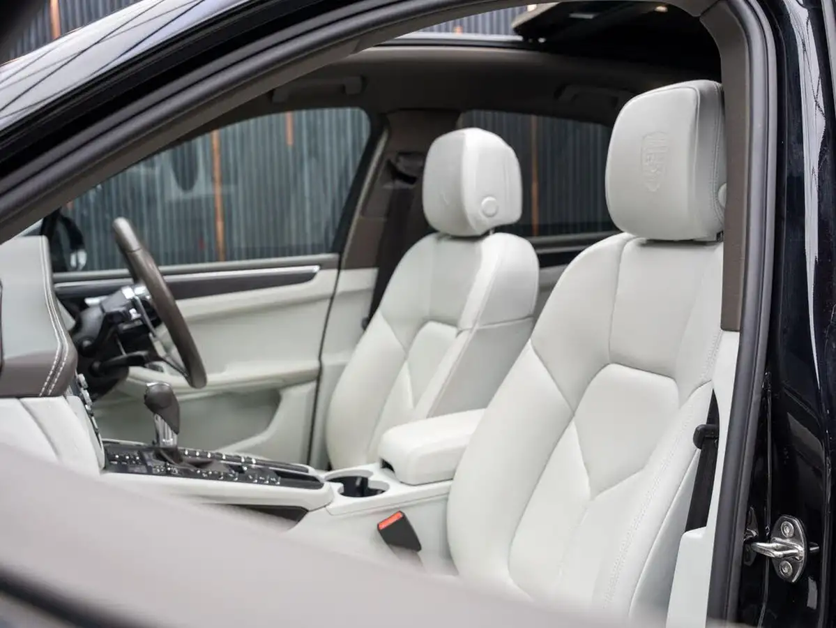 2021-porsche-macan-20-245ps-big-36