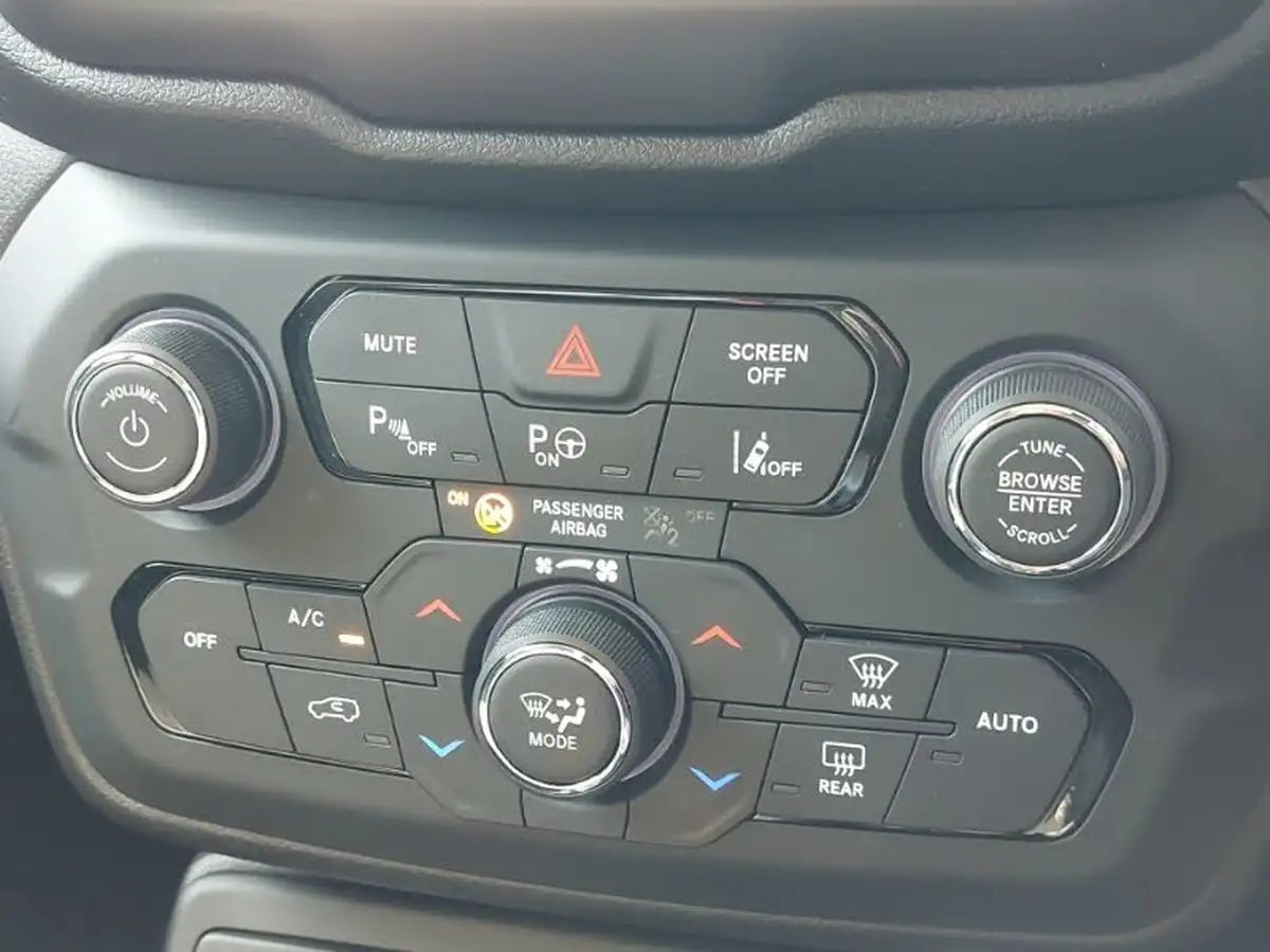 2020-jeep-renegade-13-gse-limited-phev-big-15