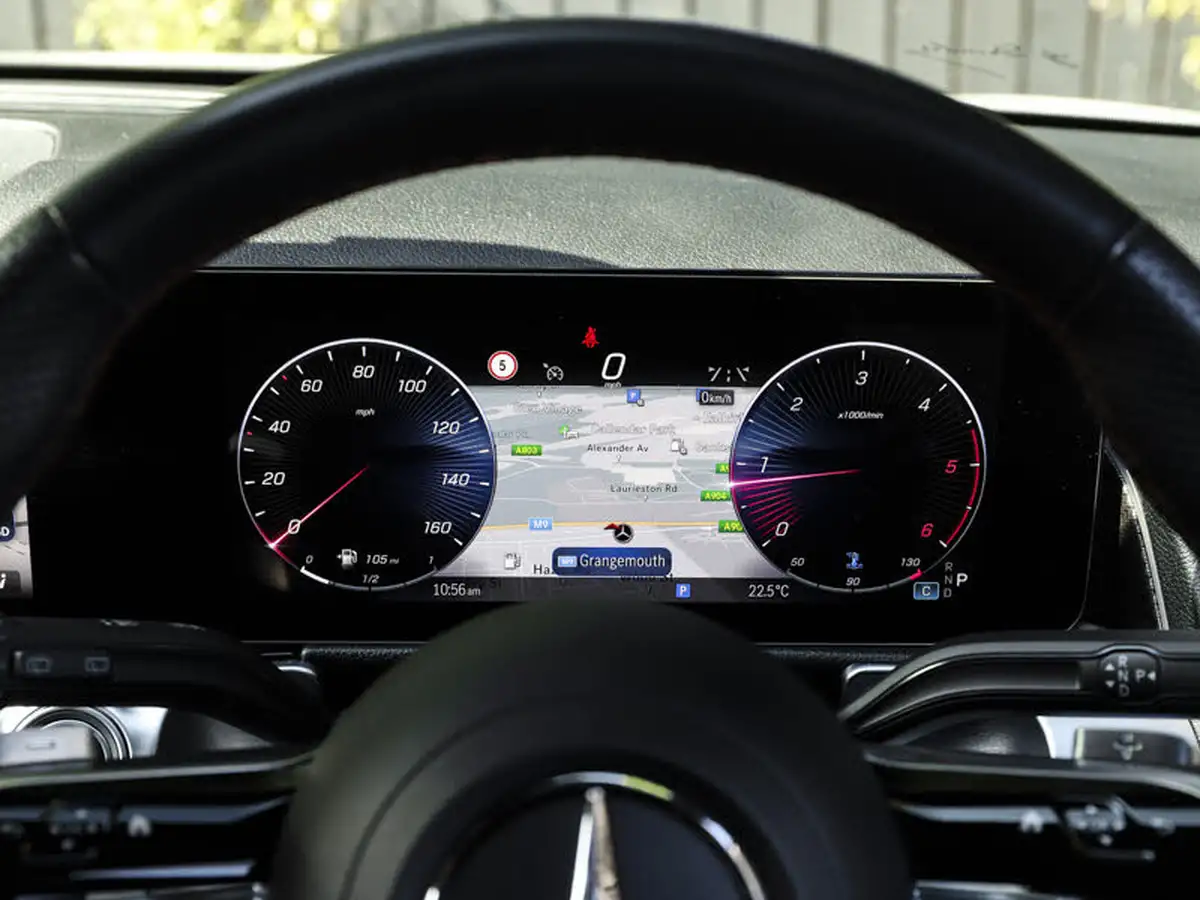 2024-mercedes-benz-glb-class-20d-glb220d-amg-line-executive-big-17