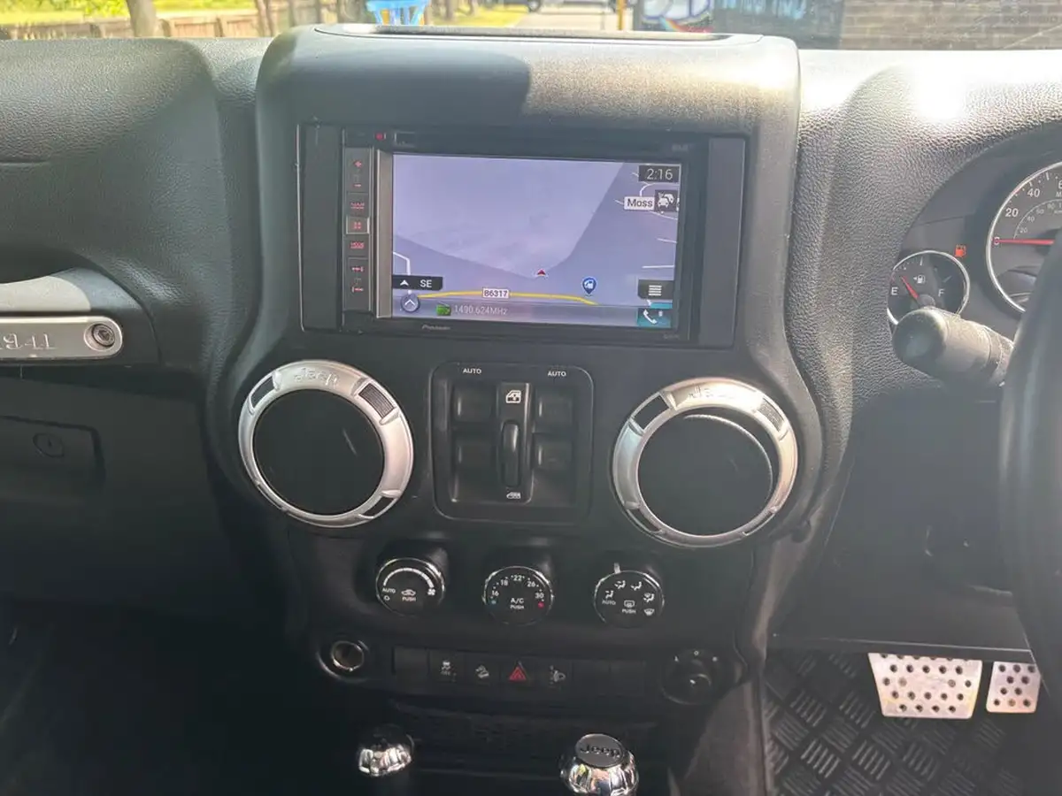 2015-jeep-wrangler-28crd-sahara-5d-big-16