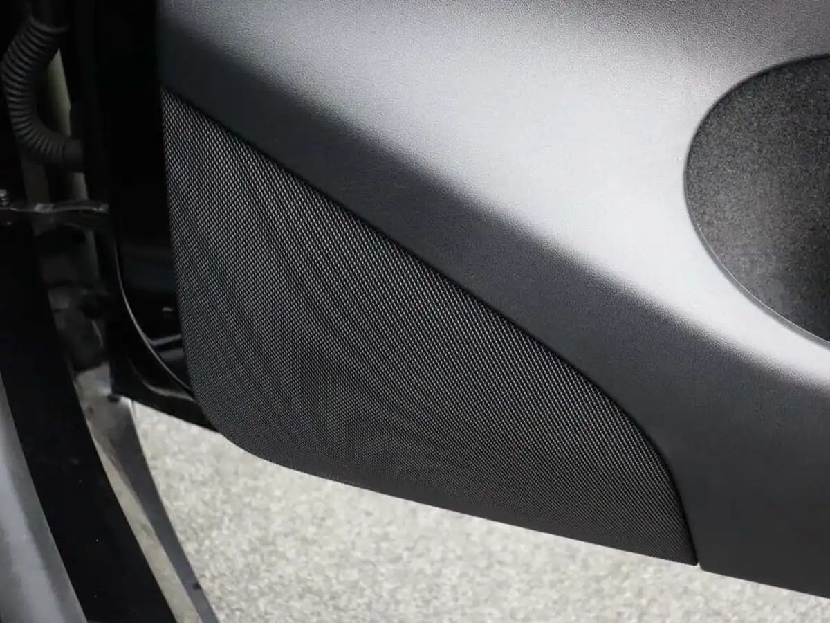 2022-tesla-model-y-e-rwd-big-40