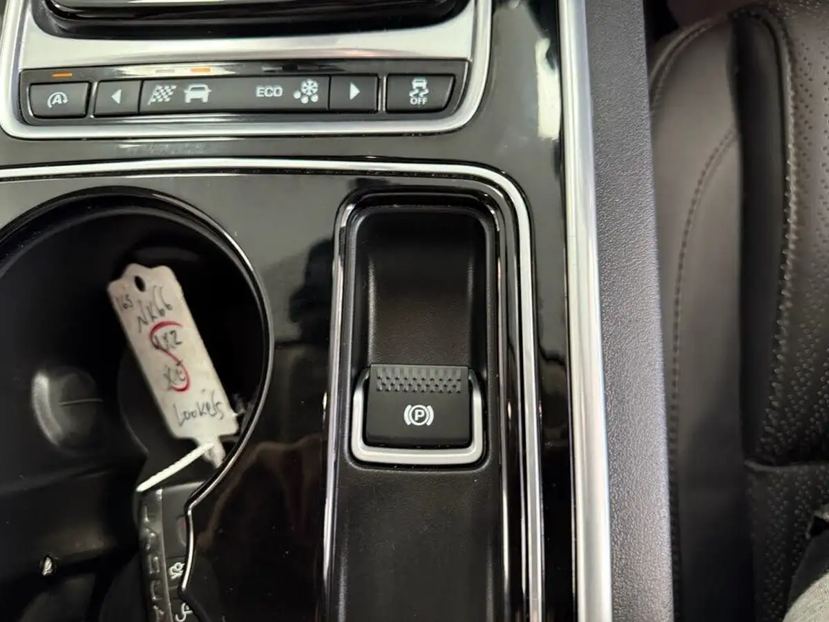 2016-jaguar-xe-20d-portfolio-163ps-big-45