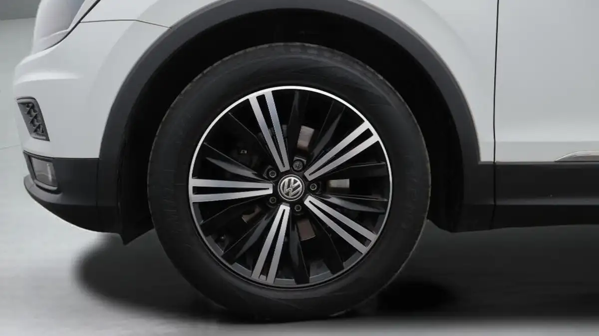 2018-volkswagen-tiguan-14-tsi-se-navigation-125ps-ss-big-18