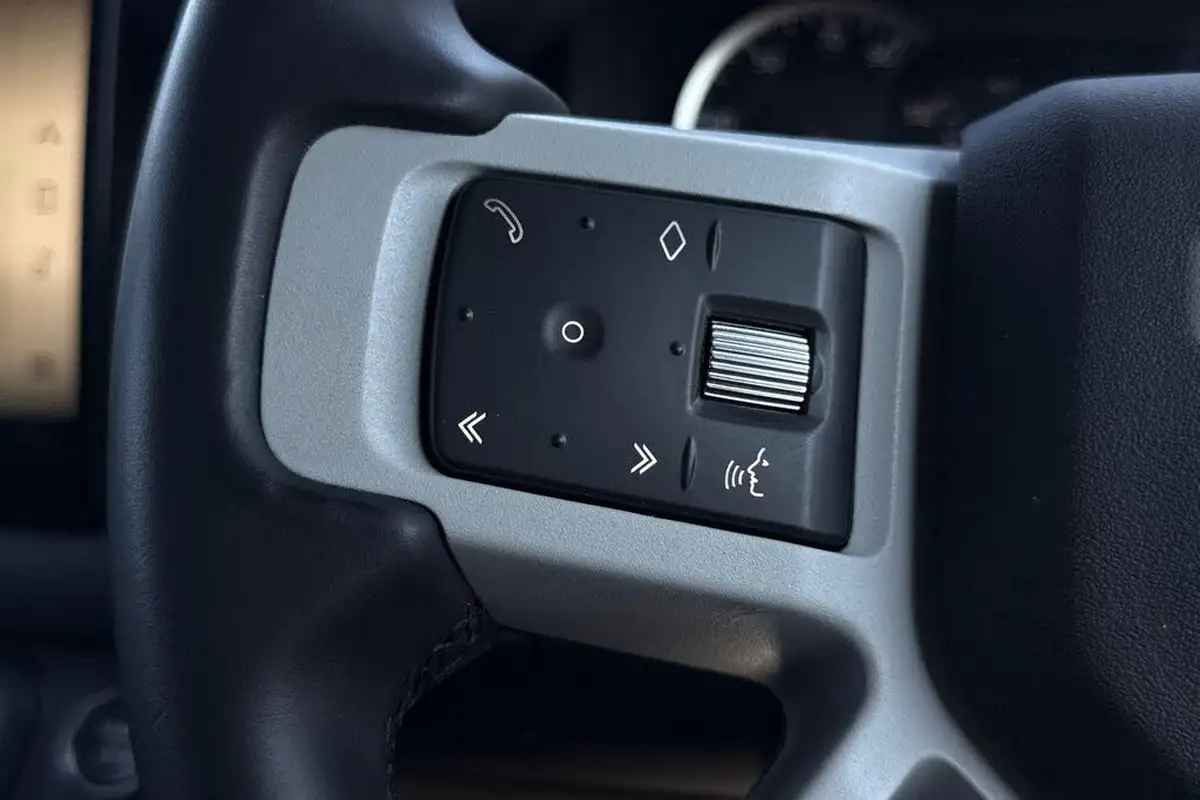 2023-land-rover-110-defender-30-d300-hse-big-54