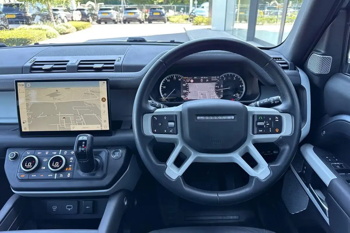 2023-land-rover-110-defender-30-d300-hse-big-30